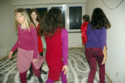 behind_023