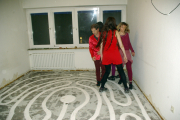 behind_024